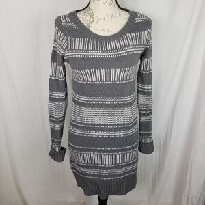 is2 Gray And White Long Sleeve‎ Tunic Sweater Size M